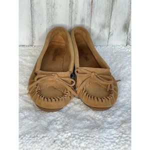 Minnetonka Moccasins Slip-On Tribal Loafers Size 7.5 Comfortable Suede Fringe